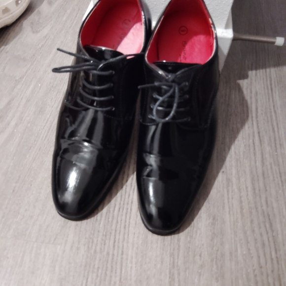 Shoes - Picture 4 of 5